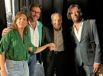 Héctor Alterio volvió a Alcalá de Henares confirmando una «gran historia» teatral