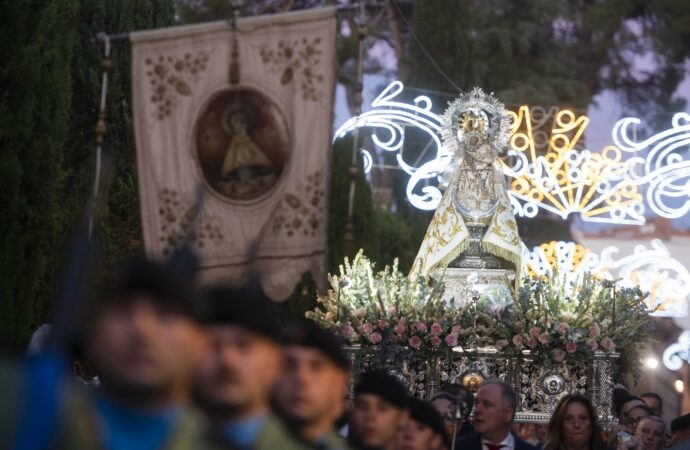 Multitudinaria procesión de la Virgen del Val en su regreso de la Ermita a la Catedral de Alcalá de Henares