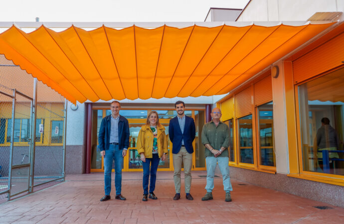 Nueva pérgola con toldo en el Colegio público de Educación Especial Iker Casillas de Torrejón