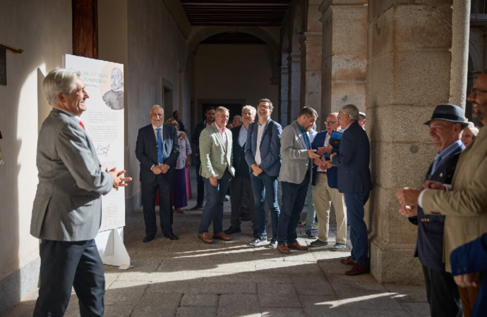 Cierra la Semana de la Medicina de la UAH con el descubrimiento de una placa en recuerdo de Francisco Vallés