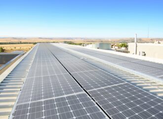 El Hospital de Torrejón instala 800 paneles solares sobre la cubierta del edificio