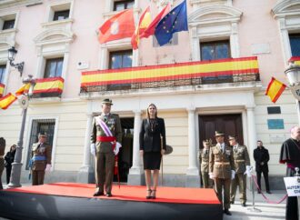Cerca de 500 personas juran bandera Alcalá en un acto civil organizado por el Ayuntamiento en colaboración con la Brigada Paracaidista