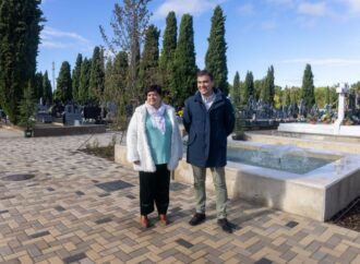 El cementerio municipal de Guadalajara estrena dos nuevos bulevares, fuente y plantación de cipreses en Todos los Santos