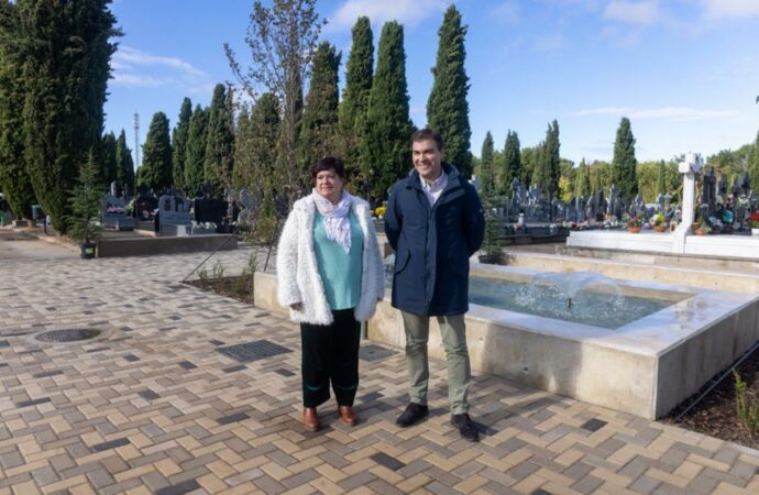 El cementerio municipal de Guadalajara estrena dos nuevos bulevares, fuente y plantación de cipreses en Todos los Santos