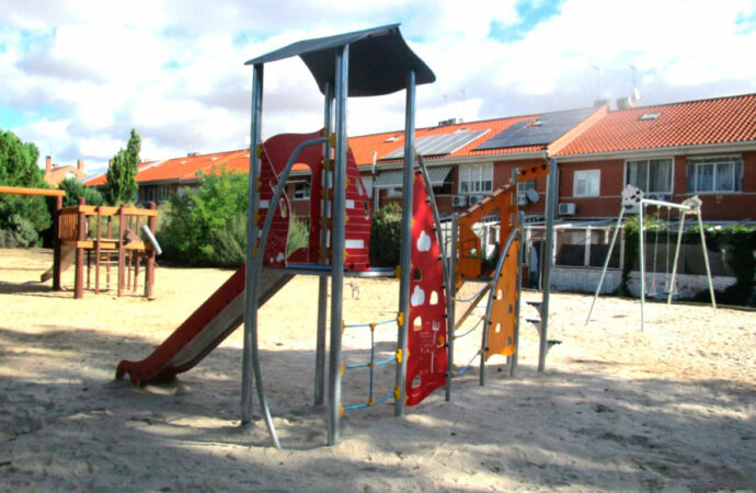 Nuevos juegos en la zona infantil en el Gran Parque de Espartales