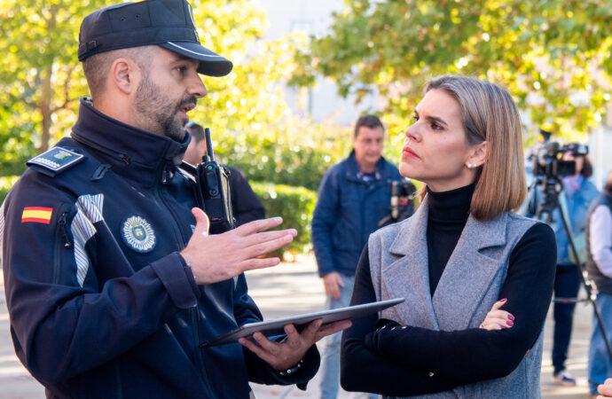 Presentada la Policía de Barrio en Alcalá, que contará con dispositivos táser