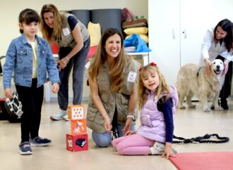 El Hospital de Torrejón incorpora la terapia asistida con animales al tratamiento de niños con autismo