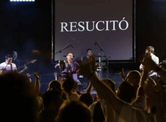 Concierto en Alcalá de los «Curas Rockeros» (La Voz del Desierto) para recaudar fondos para las víctimas de la DANA