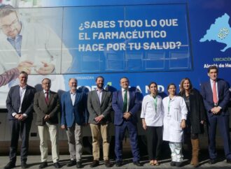 El autobús de ‘Aquí hay un farmacéutico… en marcha’ visitó Alcalá de Henares