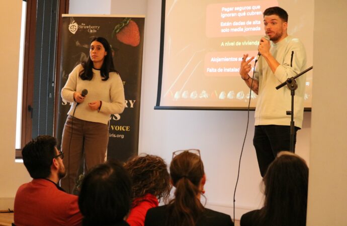 Exposición en Alcalá para concienciar sobre la situación de las mujeres marroquíes temporeras