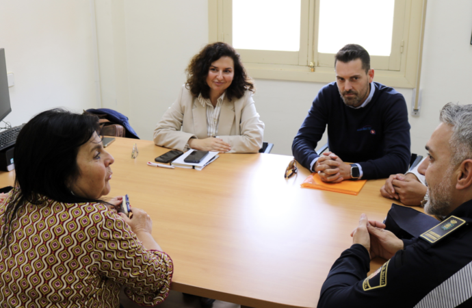 Alcalá pondrá en marcha una línea de ayudas al sector del taxi para la instalación de mamparas y cámaras de seguridad