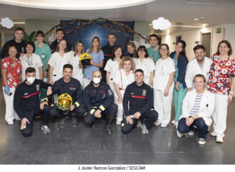 Los Bomberos de Guadalajara llevaron regalos a los pequeños ingresados en el Hospital