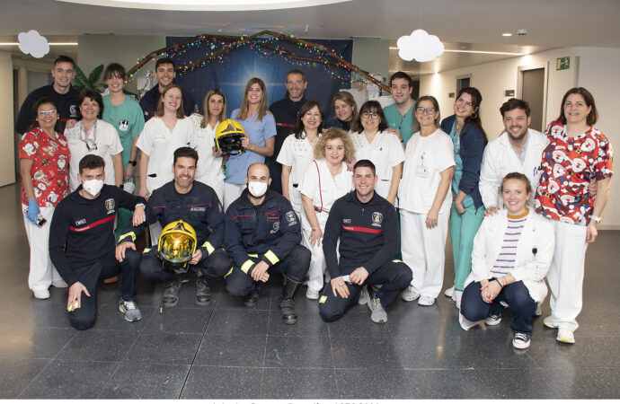 Los Bomberos de Guadalajara llevaron regalos a los pequeños ingresados en el Hospital