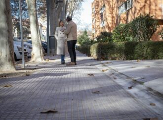 Finalizadas las obras de renovación de las aceras en la calle Toledo en el barrio del Val de Alcalá