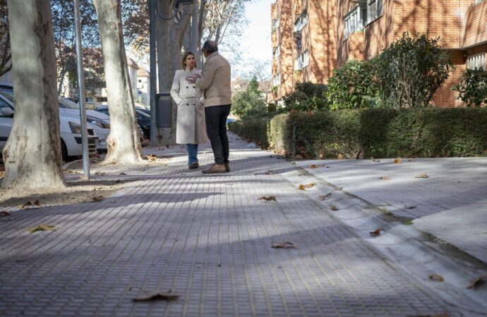 Finalizadas las obras de renovación de las aceras en la calle Toledo en el barrio del Val de Alcalá