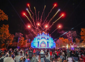 Rocking Christmas, impresionante Espectáculo de Pirotecnia de Mágicas Navidades, el Parque de la Navidad de España
