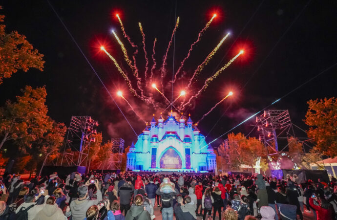 Rocking Christmas, impresionante Espectáculo de Pirotecnia de Mágicas Navidades, el Parque de la Navidad de España