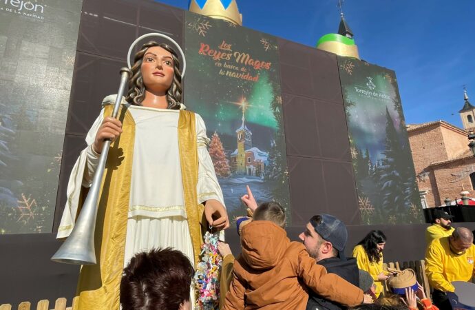 El ángel Raguel de Torrejón recogerá el jueves los chupetes de los niños que quieran entregárselos a los Reyes