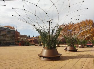 Las novedosas «Islas Climáticas» ya lucen en la Plaza de la Paloma de Alcalá de Henares