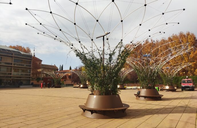 Las novedosas «Islas Climáticas» ya lucen en la Plaza de la Paloma de Alcalá de Henares