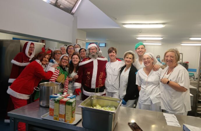 Papá Noel visitó el Hospital de Guadalajara, de la mano de la asociación motera Kalvaria Kustom