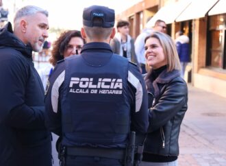 Nochebuena en Alcalá: la alcaldesa, Judith Piquet, visita a los servicios de emergencia y trabajadores municipales