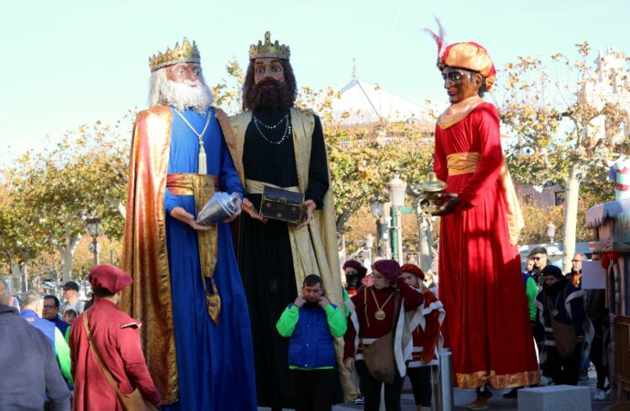 Comparsa Navideña de Gigantes de Alcalá de Henares: rutas y días de los pasacalles
