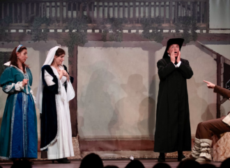 Teatro en Alcalá / El TIA pone en escena «Lo que el Quijote no cuenta», el sábado 14 en el Auditorio