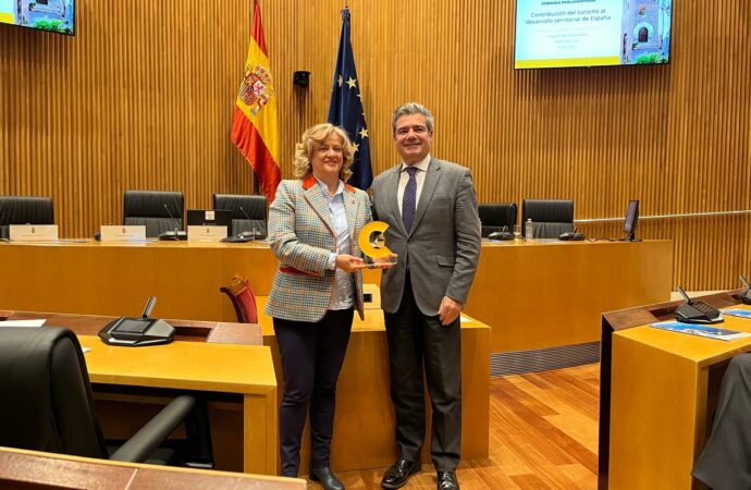 El Ayuntamiento de Alcalá recibe el premio Turismo Urbano 2024 en el Congreso de los Diputados