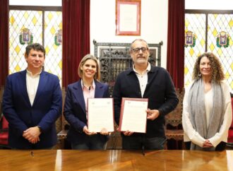 El Ayuntamiento de Alcalá y la Fundación Plant For The Planet firman un convenio para la reforestación de entornos urbanos de titularidad municipal