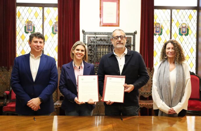 El Ayuntamiento de Alcalá y la Fundación Plant For The Planet firman un convenio para la reforestación de entornos urbanos de titularidad municipal