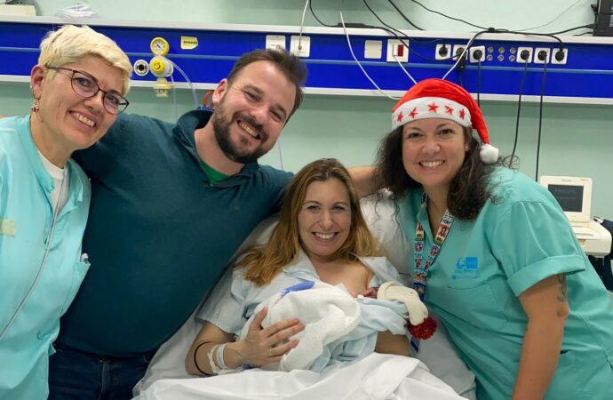 Lucía, el primer bebé del 2025 en España, nació en el Hospital de Torrejón de Ardoz