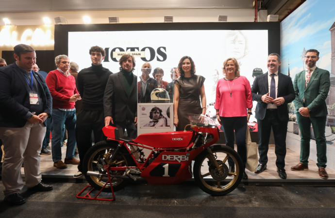 Ayuso respalda a Alcalá en FITUR con la nueva exposición del Museo de la Moto con Ángel Nieto como protagonista, Conciertos de la Muralla, la Casa de Cervantes…