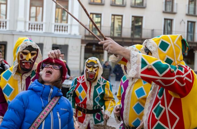 La botarga de Guadalajara acompañó la bendición de mascotas por San Antón