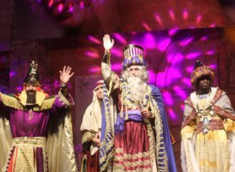 Los Reyes Magos fueron recibidos por miles de personas en Guadalajara