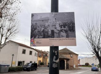 Exposición de fotografías históricas en las calles de Alovera