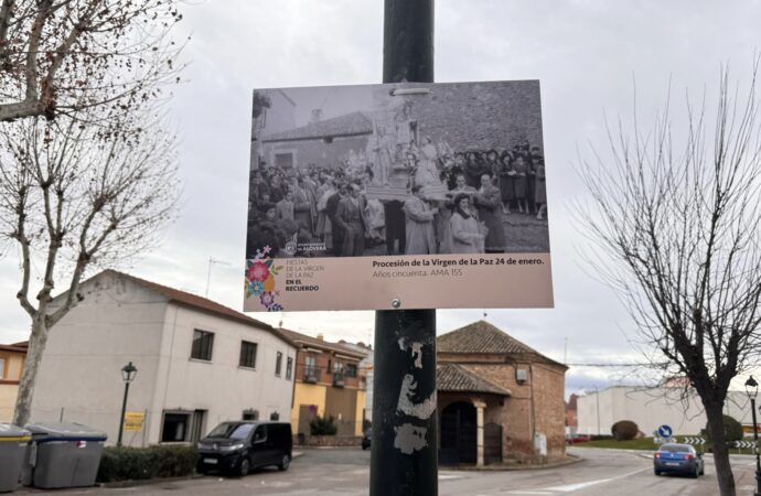 Exposición de fotografías históricas en las calles de Alovera