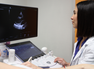 El Hospital de Torrejón investiga cómo el embarazo transforma el corazón materno y los riesgos que implica