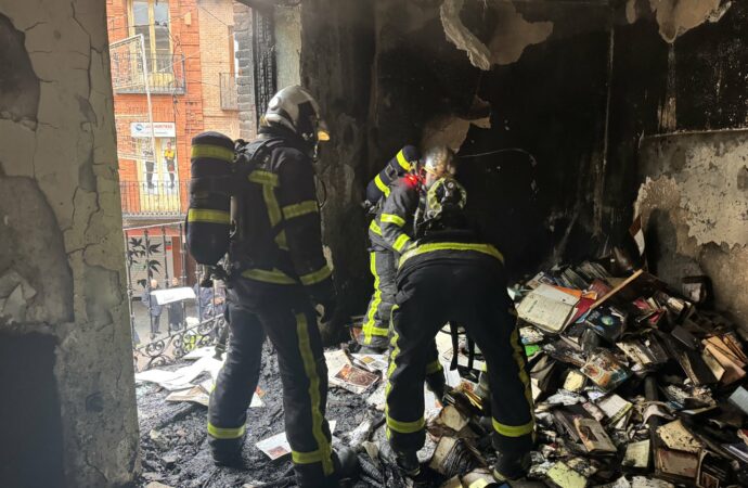 Incendio en la Calle Mayor de Alcalá: los bomberos evitan una tragedia