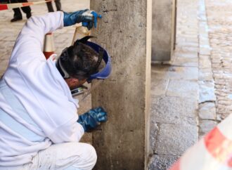 El Ayuntamiento de Alcalá limpió más de 9.500 pintadas durante 2024