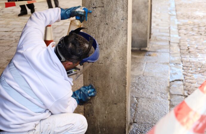 El Ayuntamiento de Alcalá limpió más de 9.500 pintadas durante 2024