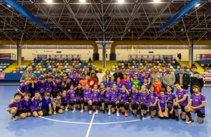 El polideportivo David Santamaría de Guadalajara, luce ya su nueva pista renovada