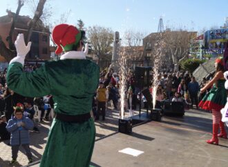 Cientos de familias de Alovera llenaron la Plaza Mayor con las campanadas infantiles