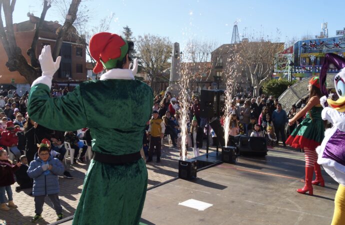 Cientos de familias de Alovera llenaron la Plaza Mayor con las campanadas infantiles