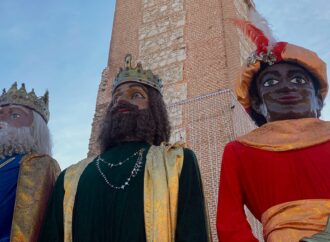 Exposición de Gigantes y Cabezudos navideña en Alcalá de Henares