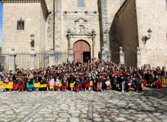 La repostera guadalajareña (Pioz) Fátima Gismero, Alcaldesa de Honor de las Águedas 2025 en Cogolludo