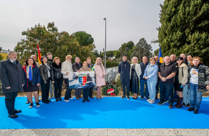 Inaugurada en Torrejón una escultura como homenaje a las personas caídas luchando por la libertad de Ucrania y contra la invasión rusa