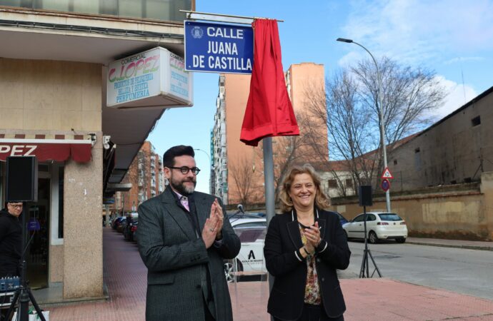 La calle «Juana la Loca» de Alcalá pasa a llamarse «Juana de Castilla»