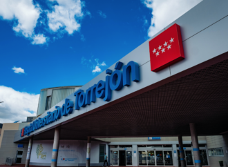 El Hospital de Torrejón acoge la exposición ‘Colores que curan’, una muestra de arte creada por pacientes oncológicos