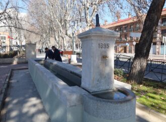 Vuelve a funcionar restaurada la fuente-abrevadero del Siglo XIX en el Paseo de Pastrana de Alcalá